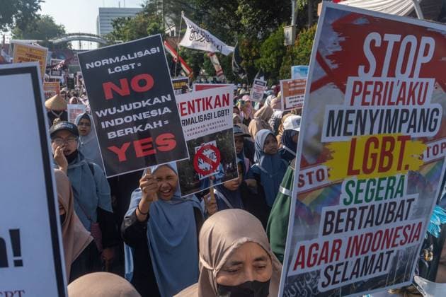 Indonesia: Demonstration by opponents of LGBTQ rights in Surabaya