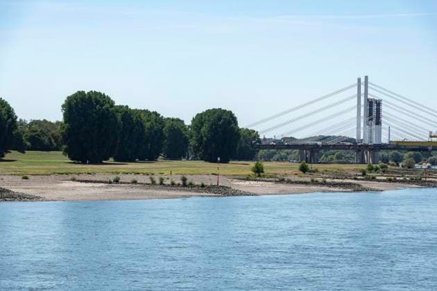 North Rhine-Westphalia, Low water levels on the Rhine in Duisburg