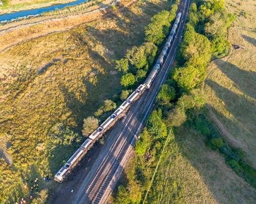 United Kingdom: Train derails between Cooksbridge and Lewes