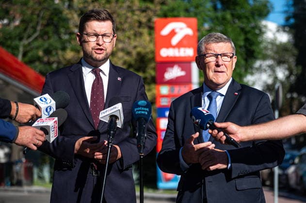 Poland: Andrzej Sliwka and Zbigniew Kuzmiuk hold a press conference in Warsaw