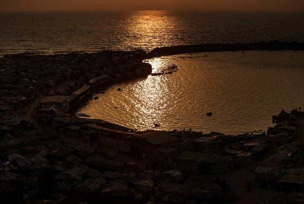 Middle East conflict, Gaza: Daily life for displaced people in makeshift tents on the coast of Gaza City