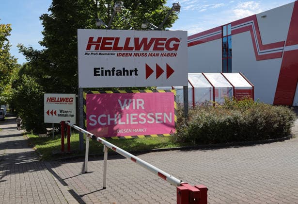 Clearance sale at Hellweg branches due to insolvency, archive images