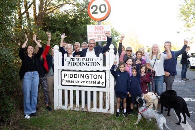 The UK: the village of Piddington holds a symbolic vote on independence over a refugee accommodation centre