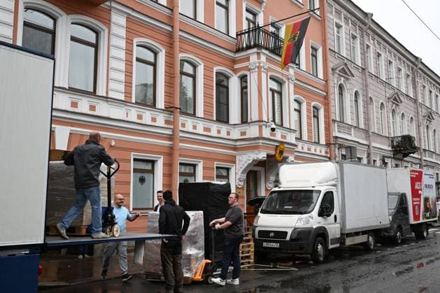 Russia: Removal vans outside the closed German Consulate-General in St Petersburg