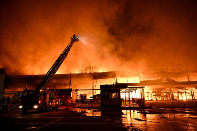 War in Ukraine: Drone strike destroys the Amstor shopping centre in Zaporizhzhia