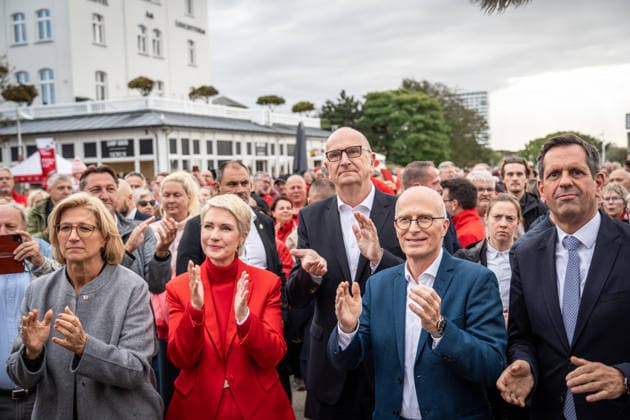 Mecklenburg-Western Pomerania: SPD leaders at the closing rally at the lighthouse in Warnemünde
