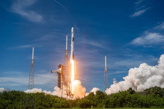 USA, Anniversary Launch: SpaceX’s 700th Falcon rocket launch carrying O3b mPOWER-F at Cape Canaveral