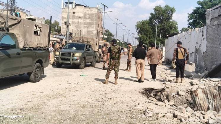 Pakistan: Damage following an attack on a police station in Kohat