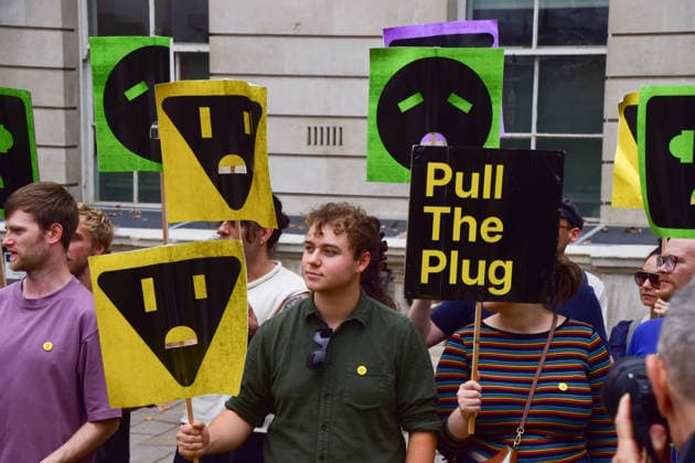 UK: ‘Pull The Plug’ activist group stages a protest in London against Big Tech’s AI power