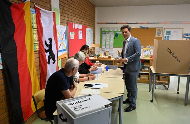 Election in Berlin, Steffen Krach casts his vote