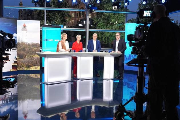State election in Mecklenburg-Western Pomerania: leading candidates at Schwerin Castle