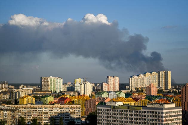Ukraine: Smoke over Kyiv following Russian attack