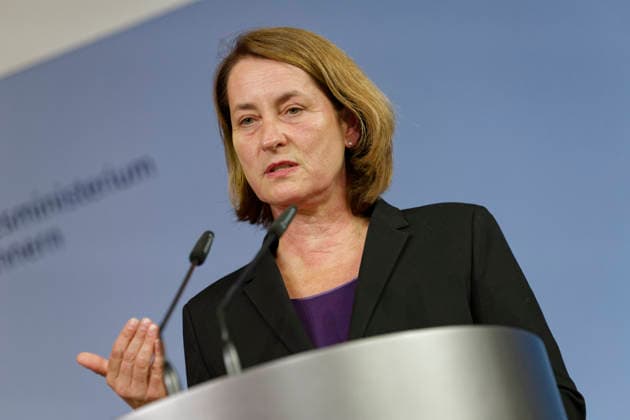 Berlin, 10-point plan to tackle social security fraud, press conference with Leonie Gebers