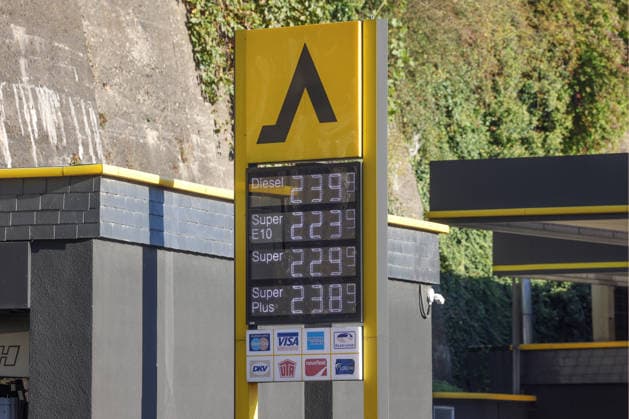 Rhineland-Palatinate, price board at a petrol station in Mudersbach