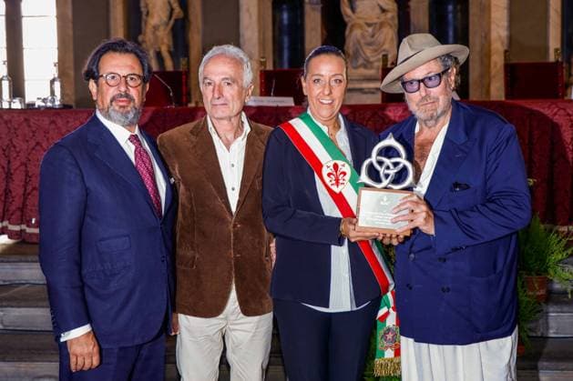 Italy: Julian Schnabel receives the Leone d’Oro at the BIAF in Florence