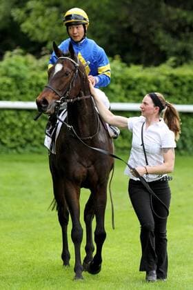 29 04 2018 Duesseldorf North Rhine Westphalia GER Wonnemond with Bayarsaikhan Ganbat after the victory Galopprennbahn Duesseldorf Grafenberg horse Jockey Wonnemond Ganbat victory 180429S952DUESSELDORF JPG