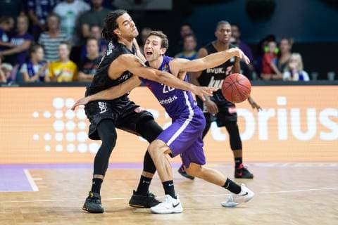 14 10 2018 Basketball Bundesliga easyCredit BBL Season 2018 19 3 Matchday BG Göttingen s Oliver Würzburg Göttingens Michael Stockton r plays against Würzburgs Xavier Cooks Photo Swen Doorman BG Göttingen s Oliver Würzburg SPF3476