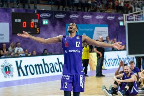 14 10 2018 Basketball Bundesliga easyCredit BBL Season 2018 19 3 Matchday BG Göttingen s Oliver Würzburg Göttingens Darius Carter gesticulated after the match Photo Swen Porter BG Göttingen s Oliver Würzburg SPF3481