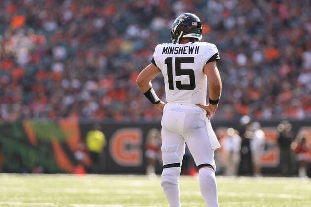 CINCINNATI, OH - OCTOBER 20: Jacksonville Jaguars quarterback Gardner Minshew (15) looks toward the sideline during the game against the Jacksonville Jaguars and the Cincinnati Bengals on October 20th 2019, at Paul Brown Stadium in Cincinnati, OH. (Photo by Ian Johnson Icon Sportswire) NFL, American Football Herren, USA OCT 20 Jaguars at Bengals Icon191020021