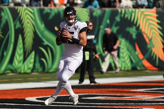 CINCINNATI, OH - OCTOBER 20: Jacksonville Jaguars quarterback Gardner Minshew (15) warms up before the game against the Jacksonville Jaguars and the Cincinnati Bengals on October 20th 2019, at Paul Brown Stadium in Cincinnati, OH. (Photo by Ian Johnson Icon Sportswire) NFL, American Football Herren, USA OCT 20 Jaguars at Bengals Icon191020031