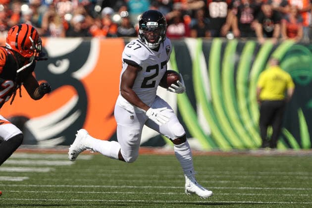CINCINNATI, OH - OCTOBER 20: Jacksonville Jaguars running back Leonard Fournette (27) carries the ball during the game against the Jacksonville Jaguars and the Cincinnati Bengals on October 20th 2019, at Paul Brown Stadium in Cincinnati, OH. (Photo by Ian Johnson Icon Sportswire) NFL, American Football Herren, USA OCT 20 Jaguars at Bengals Icon191020051