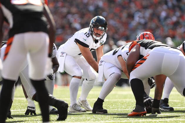 CINCINNATI, OH - OCTOBER 20: Jacksonville Jaguars quarterback Gardner Minshew (15) calls a play during the game against the Jacksonville Jaguars and the Cincinnati Bengals on October 20th 2019, at Paul Brown Stadium in Cincinnati, OH. (Photo by Ian Johnson Icon Sportswire) NFL, American Football Herren, USA OCT 20 Jaguars at Bengals Icon191020073