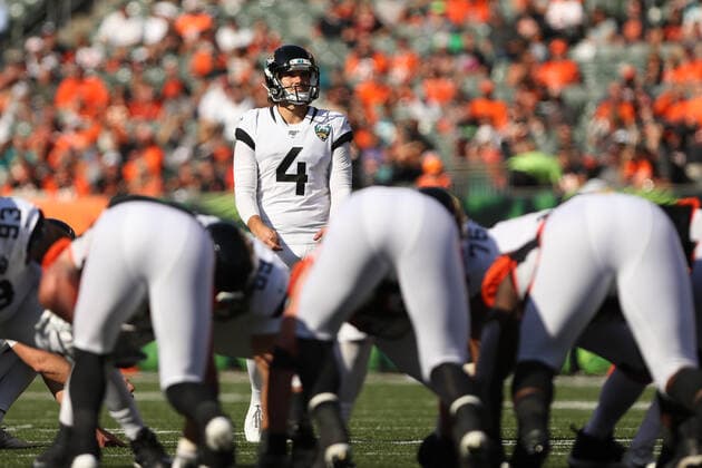 CINCINNATI, OH - OCTOBER 20: Jacksonville Jaguars kicker Josh Lambo (4) prepares to kick a field goal during the game against the Jacksonville Jaguars and the Cincinnati Bengals on October 20th 2019, at Paul Brown Stadium in Cincinnati, OH. (Photo by Ian Johnson Icon Sportswire) NFL, American Football Herren, USA OCT 20 Jaguars at Bengals Icon191020078