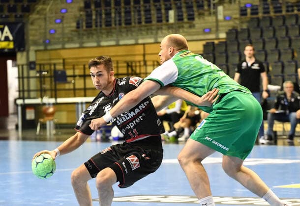 Handball, men, season 2020 2021, 1 Bundesliga 32 matchday , Füchse Berlin HC Erlangen, v l Tarek Marschall HC Erlangen , Paul Drux Füchse Berlin , 30 05 2021, Copyright: xSebastianxRäppoldx xMatthiasxKox