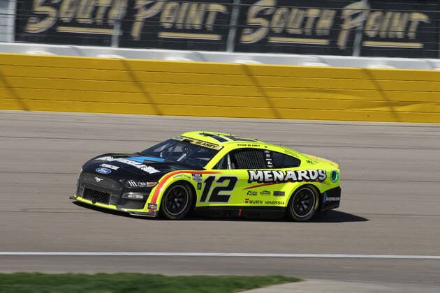 LAS VEGAS, NV - OCTOBER 16: Ryan Blaney ( 12 Team Penske Menards Knauf Ford) racing during the South Point 400 NASCAR, Motorsport, USA Cup Series Playoff race on October 16, 2022, at Las Vegas Motor Speedway in Las Vegas, NV. (Photo by Matthew Bolt LVMS Icon Sportswire) AUTO: OCT 16 NASCAR Cup Series Playoff South Point 400 Icon221016049