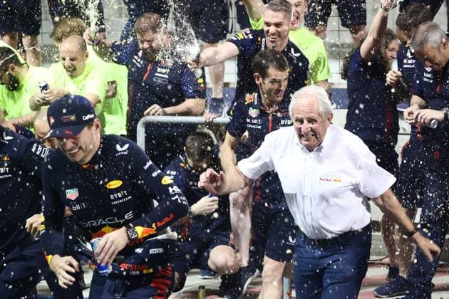 F1 Bahrain Grand Prix Max Verstappen and Helmut Marko celebrate with Red Bull Racing team after Formula 1 Bahrain Grand Prix at Bahrain International Circuit in Sakhir, Bahrain on March 5, 2023. Sakhir Bahrain Copyright: xJakubxPorzyckix originalFilename:porzycki-f1bahrai230305_npxS5