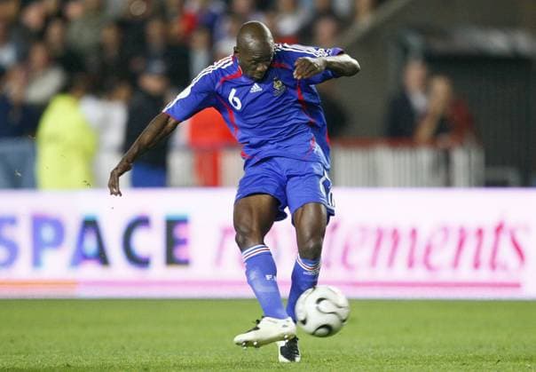 Soccer - UEFA European Championship, EM, Europameisterschaft 2008 Qualifying, Group B, France vs Scotland - Paris France s Claude Makelele the UEFA European Championship Qualifying match, Group B, France vs Scotland at Parc des Princes in Paris, France on September 12, 2007. Sotland won 1-0. Photo Christian Liewig ABACAPRESS.COM Paris France Copyright: xLiewigxChristian ABACAx 131574_48 LiewigxChristian ABACAx 131574_48