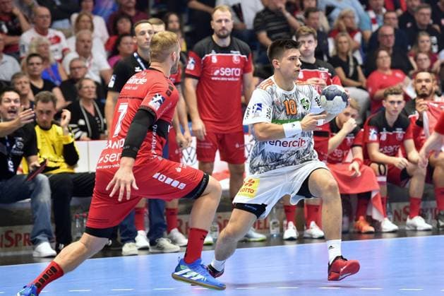 Renars Uscins TSV Hannover Burgdorf 10 on the ball , David Mandic MT Melsungen 7 L , GER, MT Melsungen TSV Hannover Burgdorf, Handball, 1 Bundesliga Maenner 5 Spieltag, 29 09 2023, GER, MT Melsungen TSV Hannover Burgdorf, Handball, 1 Bundesliga Maenner, 5 Spieltag, 29 09 2023 Kassel Copyright: xEibner-Pressefotox-xRolandxSippelx EP_RSL