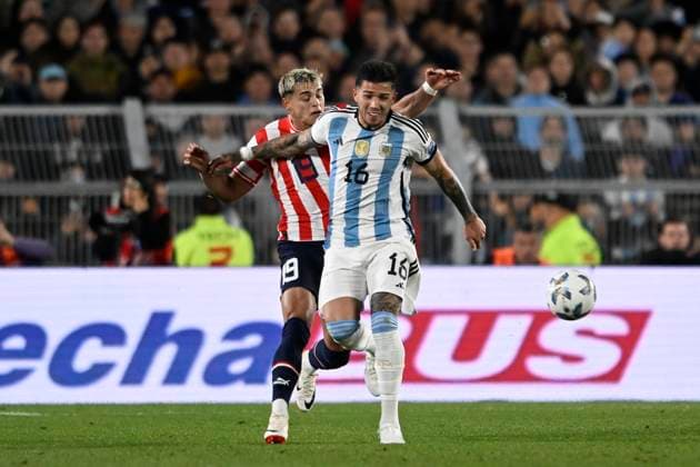 BUENOS AIRES, ARGENTINA - OCTOBER 12: Enzo Fernandez of Argentina during the FIFA World Cup, WM, Weltmeisterschaft, Fussball 2026 Qualifier match between Argentina and Paraguay at Estadio Mas Monumental Antonio Vespucio Liberti on October 12, 2023 in Buenos Aires, Arg Argentina v Paraguay : FIFA World Cup 2026 Qualifier match Copyright: xDiegoxHalisz SFSIx