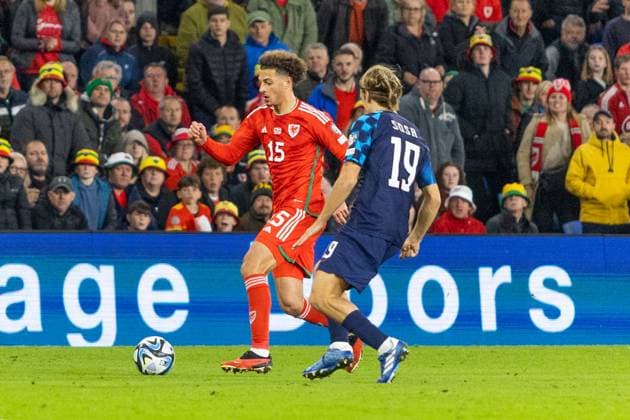 15th October 2023; Cardiff City Stadium, Cardiff, Wales; UEFA EURO, EM, Europameisterschaft,Fussball Qualifying, EM, Europameisterschaft Group D Football, Wales versus Croatia; Ethan Ampadu of Wales under pressure from Borna Sosa of Croatia. ActionPlus12565226 DanxMinto Content restricted for UK based newspaper