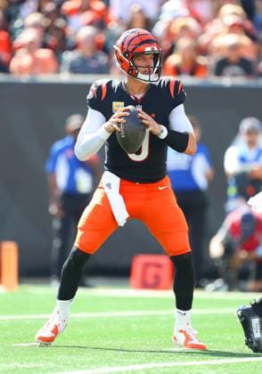 CINCINNATI, OH - OCTOBER 06 - Cincinnati Bengals quarterback Joe Burrow (9) in a game between the Baltimore Ravens and the Cincinnati Bengals at Paycor Stadium on Sunday, October 6, 2024. (Photo by Jeff Moreland Icon Sportswire) NFL, American Football Herren, USA OCT 06 Ravens at Bengals EDITORIAL USE ONLY Icon168241006019
