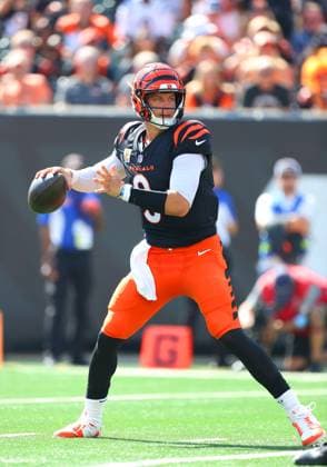 CINCINNATI, OH - OCTOBER 06 - Cincinnati Bengals quarterback Joe Burrow (9) in a game between the Baltimore Ravens and the Cincinnati Bengals at Paycor Stadium on Sunday, October 6, 2024. (Photo by Jeff Moreland Icon Sportswire) NFL, American Football Herren, USA OCT 06 Ravens at Bengals EDITORIAL USE ONLY Icon168241006020