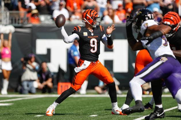 CINCINNATI, OH - OCTOBER 06: Cincinnati Bengals quarterback Joe Burrow (9) passes the ball during the game against the Baltimore Ravens and the Cincinnati Bengals on October 6, 2024, at Paycor Stadium in Cincinnati, OH. (Photo by Ian Johnson Icon Sportswire) NFL, American Football Herren, USA OCT 06 Ravens at Bengals EDITORIAL USE ONLY Icon241006006