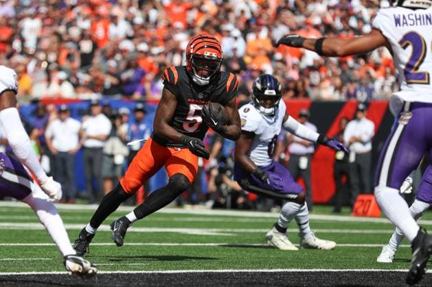 CINCINNATI, OH - OCTOBER 06: Cincinnati Bengals wide receiver Tee Higgins (5) carries the ball for a touchdown during the game against the Baltimore Ravens and the Cincinnati Bengals on October 6, 2024, at Paycor Stadium in Cincinnati, OH. (Photo by Ian Johnson Icon Sportswire) NFL, American Football Herren, USA OCT 06 Ravens at Bengals EDITORIAL USE ONLY Icon241006031