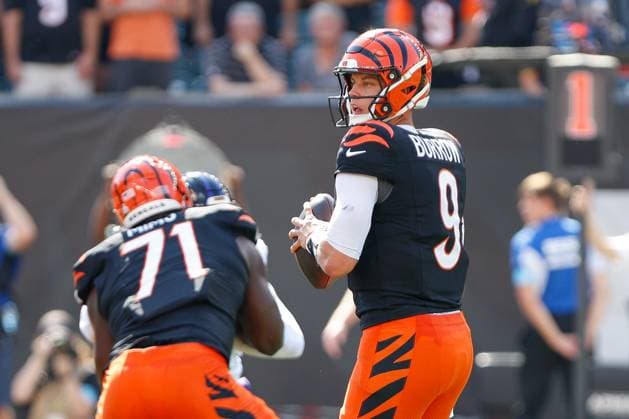 CINCINNATI, OH - OCTOBER 06: Cincinnati Bengals quarterback Joe Burrow (9) looks to pass during the game against the Baltimore Ravens and the Cincinnati Bengals on October 6, 2024, at Paycor Stadium in Cincinnati, OH. (Photo by Ian Johnson Icon Sportswire) NFL, American Football Herren, USA OCT 06 Ravens at Bengals EDITORIAL USE ONLY Icon241006101