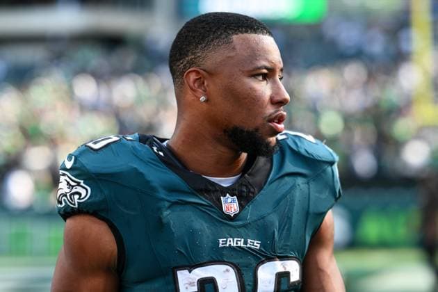PHILADELPHIA, PA - OCTOBER 13: Philadelphia Eagles running back Saquon Barkley (26) looks on after the game between the Cleveland Browns and Philadelphia Eagles on October 13, 2024 at Lincoln Financial Field in Philadelphia, PA. (Photo by Kyle Ross Icon Sportswire) NFL, American Football Herren, USA OCT 13 Browns at Eagles EDITORIAL USE ONLY Icon241013160