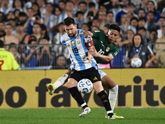 BUENOS AIRES, ARGENTINA - OCTOBER 15:Lionel Messi of Argentina Controls the ball during a match between Argentina Vs Bolivia as part of World Cup 2026 Qualifiers at Estadio Mas Monumental on October 15, 2024 in BuenosAires, Argentina. Buenos Aires Buenos Aires Argentina Copyright: xIMAGOx xPhotoCero5x xLucianoxBisbalxPhotoCero5x