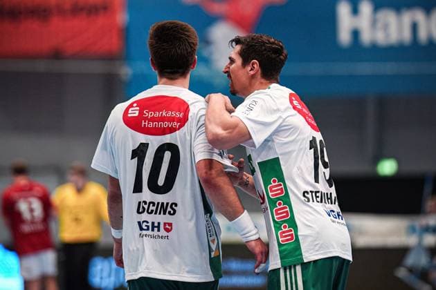 Renars Uscins TSV Hannover Burgdorf, 10 , Marius Steinhauser TSV Hannover Burgdorf, 19 GER, Handball Sport Verein Hamburg vs TSV Hannover Burgdorf, Handball, Bundesliga, Matchday 8, Season 2024 2025, 24 10 2024 GER, Handball Sport Verein Hamburg vs TSV Hannover Burgdorf, Handball, Bundesliga, Matchday 8, Season 2024 2025, 24 10 2024 Hamburg Copyright: xEibner-Pressefoto MarcelxvonxFehrnx EP_MFN
