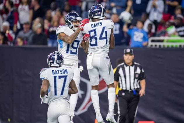 NFL, American Football Herren, USA 2018: Titans vs Texans NOV 26 November 26, 2018: Tennessee Titans wide receiver Corey Davis (84) celebrates his touchdown with Tennessee Titans wide receiver Tajae Sharpe (19) during the 3rd quarter of an NFL football game between the Tennessee Titans and the Houston Texans at NRG Stadium in Houston, TX. The Texans won the game 34 to 17...Trask Smith CSM Houston TX U.S. EDITORIAL USE ONLY Copyright: xx ZUMA-20181126_zaf_c04_309.jpg TraskxSmithx csmphototwo467675