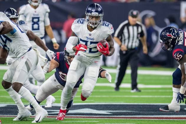 NFL, American Football Herren, USA 2018: Titans vs Texans NOV 26 November 26, 2018: Tennessee Titans running back Derrick Henry (22) carries the ball during the 3rd quarter of an NFL football game between the Tennessee Titans and the Houston Texans at NRG Stadium in Houston, TX. The Texans won the game 34 to 17...Trask Smith CSM Houston TX U.S. EDITORIAL USE ONLY Copyright: xx ZUMA-20181126_zaf_c04_306.jpg TraskxSmithx csmphototwo467678