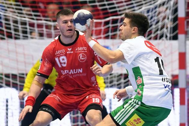 Renars Uscins TSV Hannover Burgdorf, 10 on the ball , Elvar Oern Jonsson MT Melsungen 19 , GER, MT Melsungen TSV Hannover Burgdorf, Handball, 1 Bundesliga, Matchday 17, Season 2024 2025, 23 12 2024, GER, MT Melsungen TSV Hannover Burgdorf, Handball, 1 Bundesliga, Matchday 17, Season 2024 2025, 23 12 2024 Kassel Copyright: xEibner-Pressefotox xRolandxSippex EP_RSL