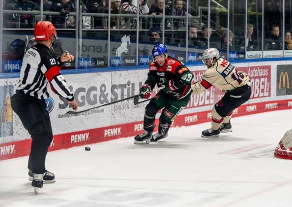 Fight for the puck duel between Mark Zengerle Augsburger Panther, 89 and Evan Barratt Nuernberg Ice Tigers, 10 GER, Augsburger Panther vs Nuernberg Ice Tigers, Ice Hockey, DEL, Matchday 33, Season 2024 2025, 03 01 2025 GER, Augsburger Panther vs Nuernberg Ice Tigers, Ice Hockey, DEL, Matchday 33, Season 2024 2025, 03 01 2025 Augsburg Copyright: xEibner-Pressefoto FranzxFeinerx EP_HFR