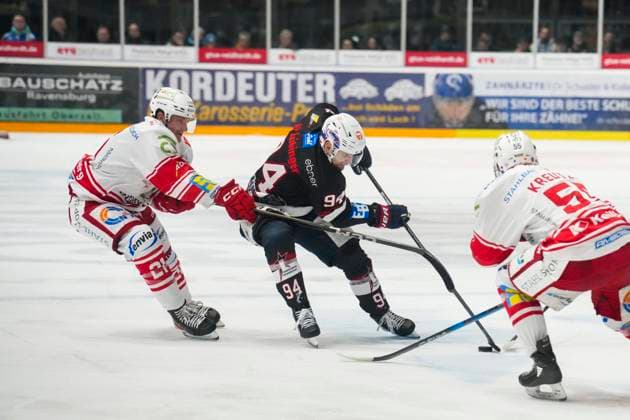 Battle for the puck duel between Mirko Sacher Eispiraten Crimmitschau, 21 vs Jan Nijenhuis Towerstars Ravensburg, 94 , GER, Ravensburg Towerstars vs Eispiraten Crimmitschau, Ice field hockey, DEL2, Season 2024 2025, Matchday 39, 21 01 25 GER, Ravensburg Towerstars vs Eispiraten Crimmitschau, Ice field hockey, DEL2, Season 2024 2025, Matchday 39, 21 01 25 Ravenburg Copyright: xEibner-Pressefoto MaximilianxRistx EP_MRT