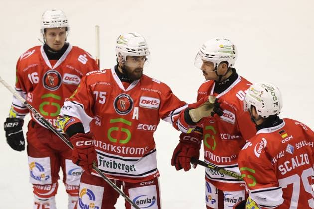 Sahnpark Crimmitschau 31 01 2025Season 2024 25 Ice Hockey 2 Bundesliga Matchday 40 Eispiraten Eispiraten Starbulls Rosenheim Justin Büsing 76 Denis Shevyrin 75 Felix Thomas 4 Mario Scalzo 79 v l EPC Crimmitschau Sachsen Germany