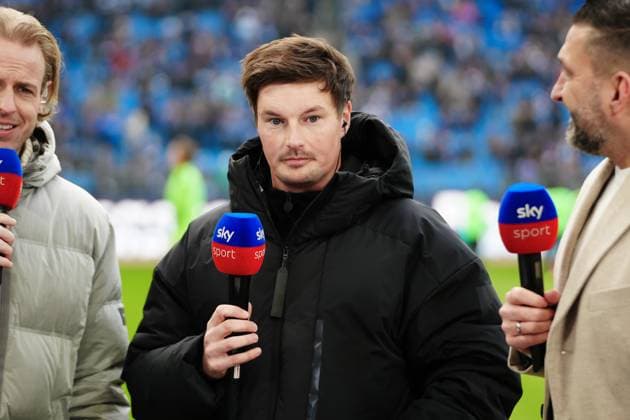 Merlin Polzin Hamburger SV, Coach GER, Hamburger SV vs Hannover 96, Football, 2 Bundesliga, Matchday 20, Season 2024 2025, 02 02 2025 DFL REGULATIONS PROHIBIT ANY USE OF PHOTOGRAPHS AS IMAGE SEQUENCES AND OR QUASI VIDEO GER, Hamburger SV vs Hannover 96, Football, 2 Bundesliga, Matchday 20, Season 2024 2025, 02 02 2025 Hamburg Copyright: xEibner-Pressefoto MarcelxvonxFehrnx EP_MFN