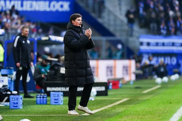 Merlin Polzin Hamburger SV, Coach GER, Hamburger SV vs Hannover 96, Football, 2 Bundesliga, Matchday 20, Season 2024 2025, 02 02 2025 DFL REGULATIONS PROHIBIT ANY USE OF PHOTOGRAPHS AS IMAGE SEQUENCES AND OR QUASI VIDEO GER, Hamburger SV vs Hannover 96, Football, 2 Bundesliga, Matchday 20, Season 2024 2025, 02 02 2025 Hamburg Copyright: xEibner-Pressefoto MarcelxvonxFehrnx EP_MFN